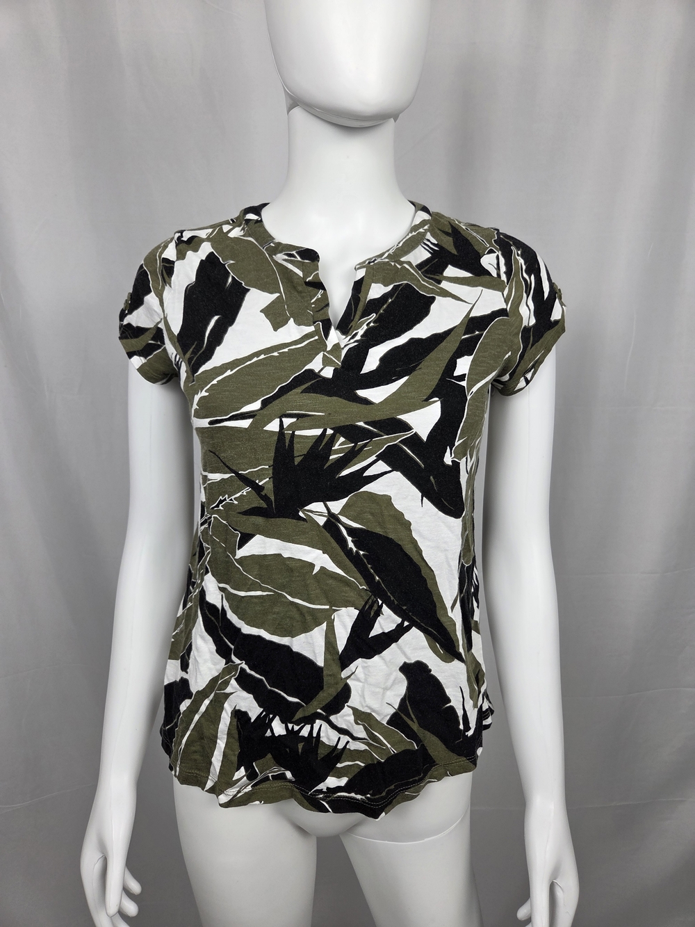 Liz Claiborne Olive, Black & White Leaf-Print Notch Neck Tee